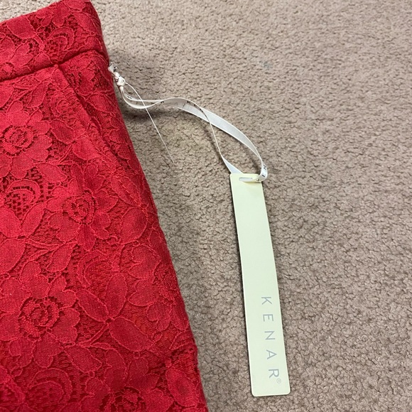 Red shorts - Picture 3 of 4